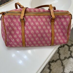 Vintage Dooney and Burke,duffel style barrel bag, pink (light plum) shoulder bag